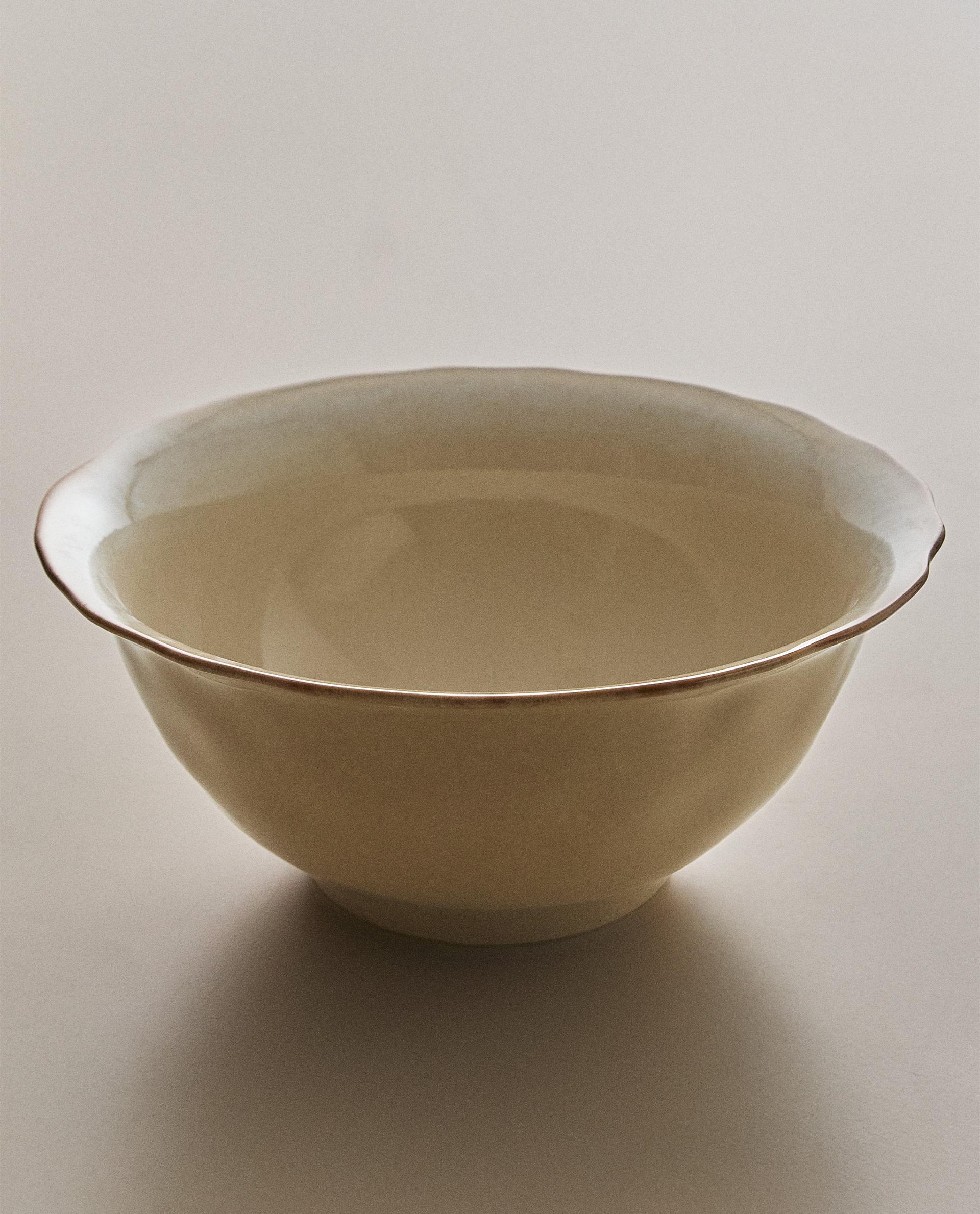 STONEWARE SALAD BOWL WITH IRREGULAR EDGE STONEWARE SALAD BOWL WITH IRREGULAR EDGE