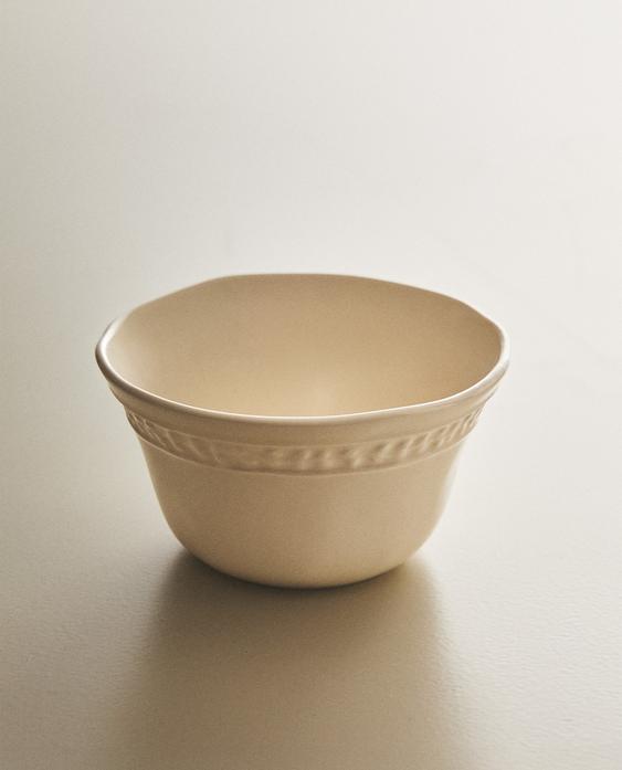 RAISED STONEWARE BOWL