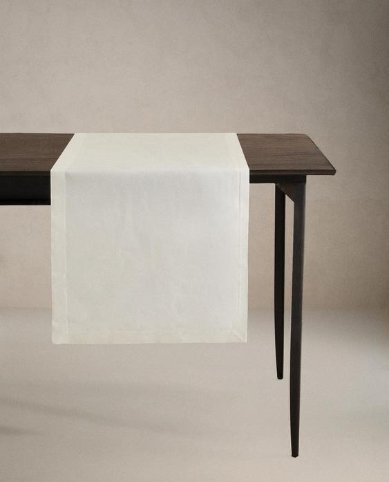 غطاء طاولة جاكار مزين بالبورد