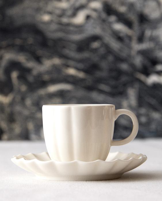 12 TAZAS CON PLATOS PORCELANA ONDAS