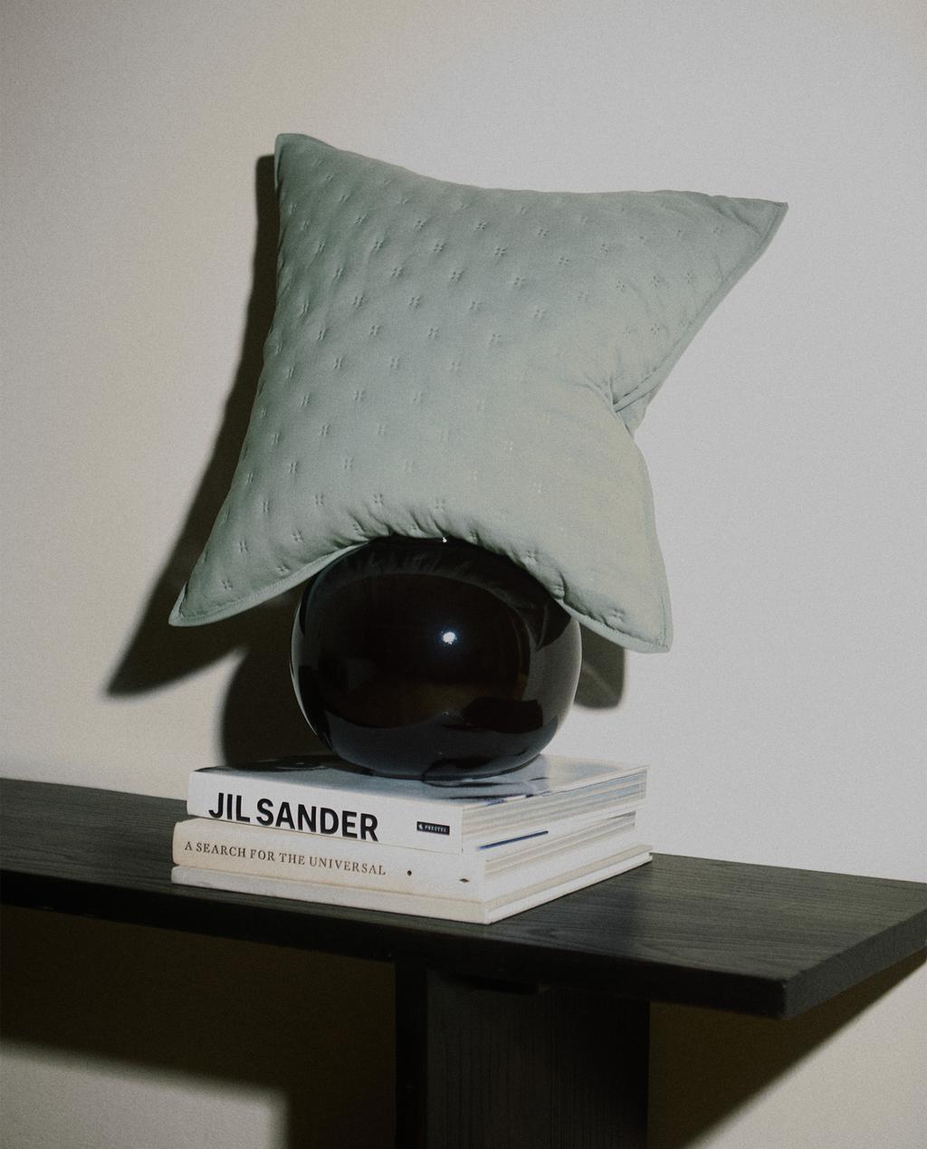 QUILTED CUSHION COVER WITH DOTS