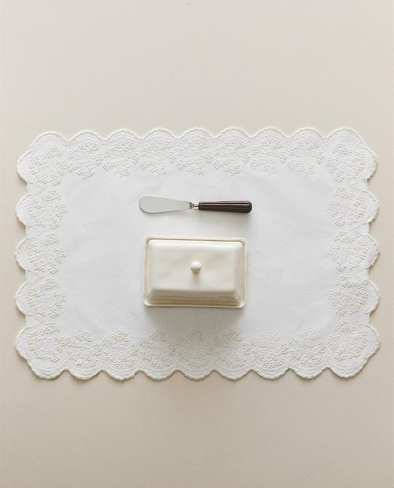 SET DE TABLE BRODÉ DENTELLE