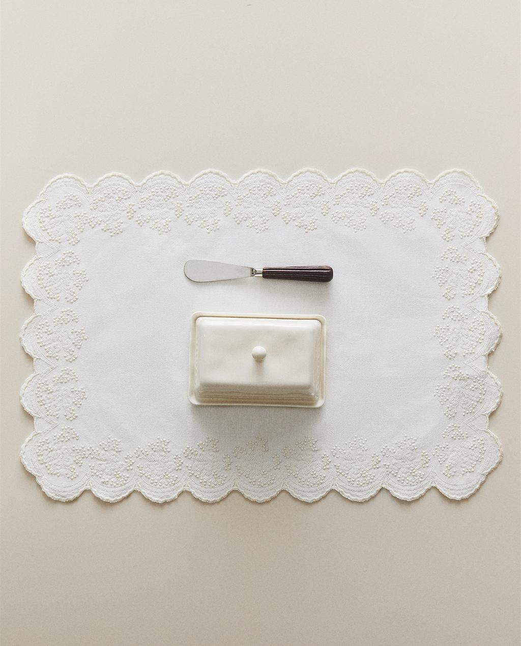 SET DE TABLE BRODÉ DENTELLE SET DE TABLE BRODÉ DENTELLE