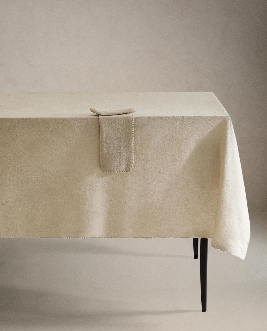 UNIFARBENE TISCHDECKE AUS GEFÄRBTER BAUMWOLLE