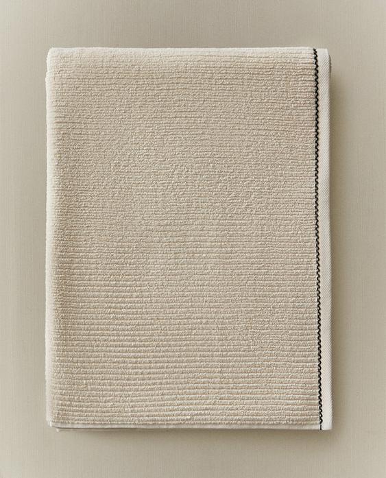 BADETUCH MIT ZIERNAHT BADETUCH MIT ZIERNAHT