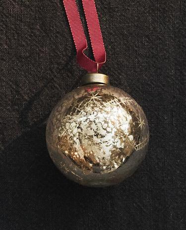 BOROSILCATE CARVED GLASS BALL CHRISTMAS TREE DECORATION