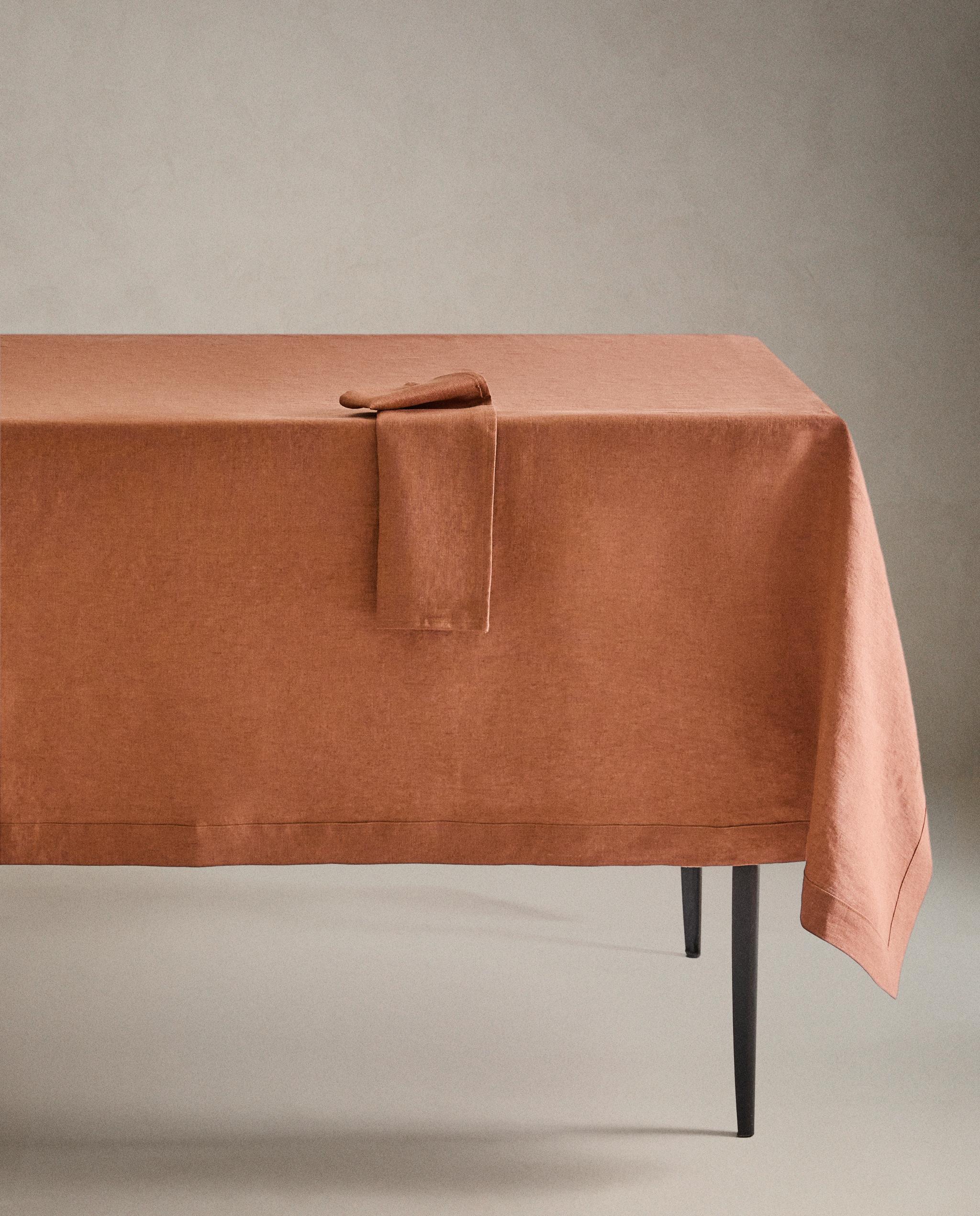 TABLECLOTH, VASE AND FORGED METAL CHAIR product thumbnail 6