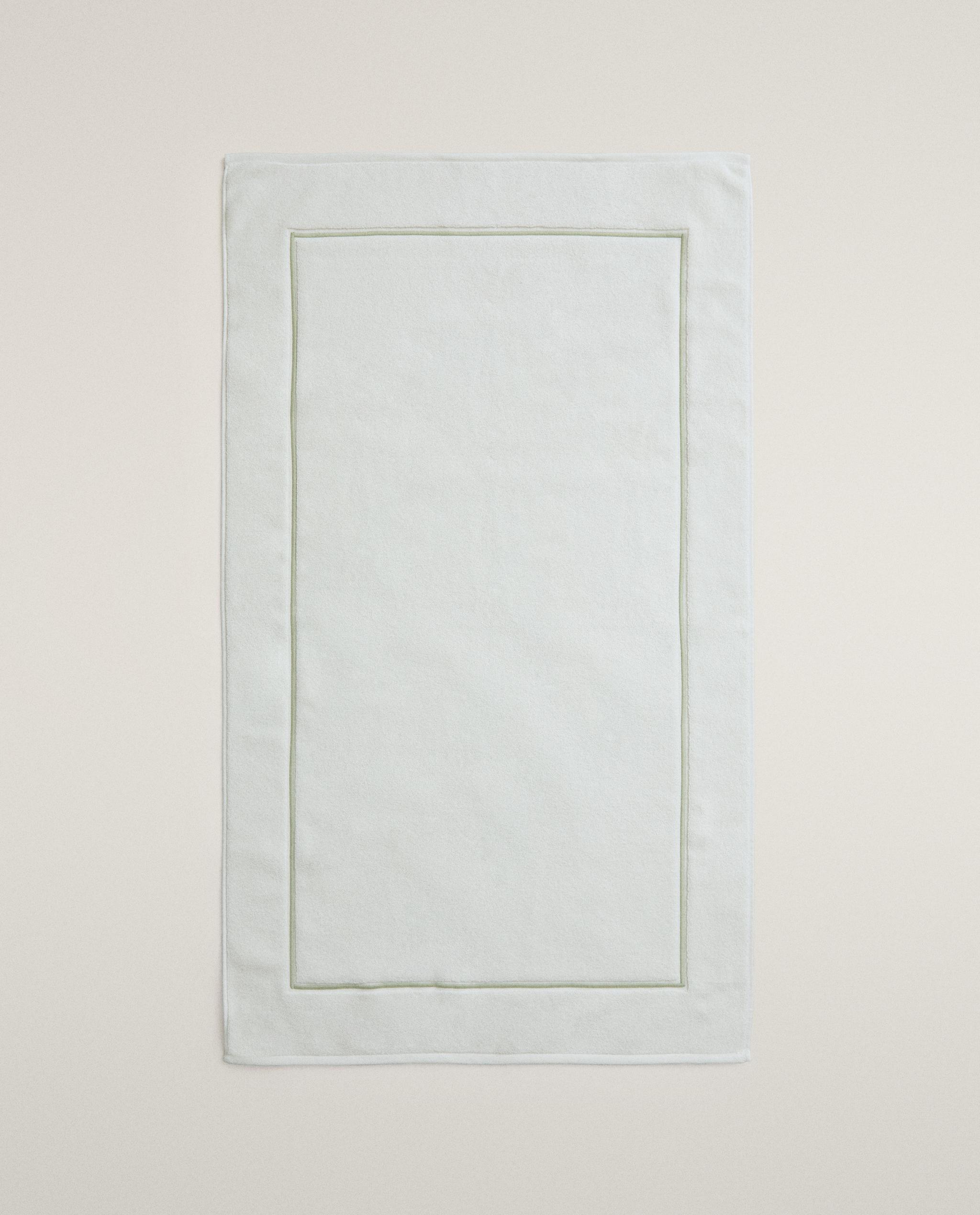 EMBROIDERED SCALLOPED BATH MAT product thumbnail 16