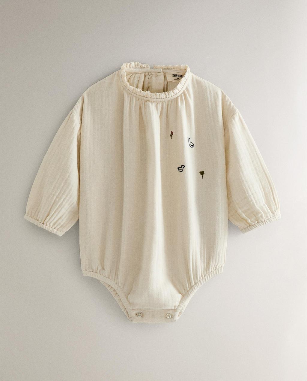 BABY-STRAMPLER AUS BAUMWOLL-MULLTUCH BABY-STRAMPLER AUS BAUMWOLL-MULLTUCH