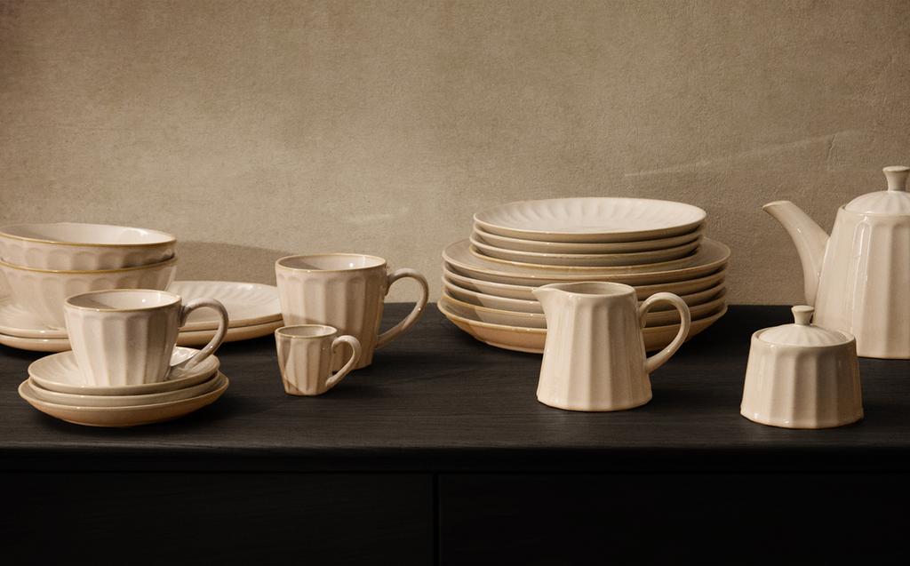 STONEWARE TABLEWARE WITH RAISED DESIGN