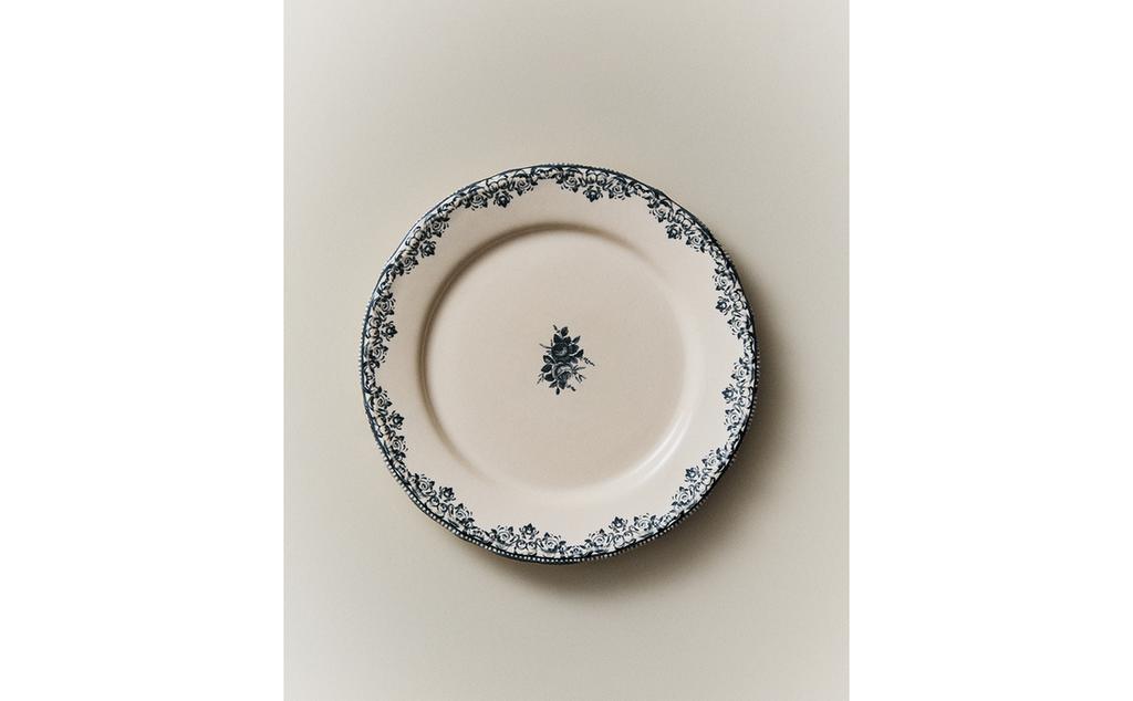 DESSERT PLATE WITH PLACEMENT DESIGN