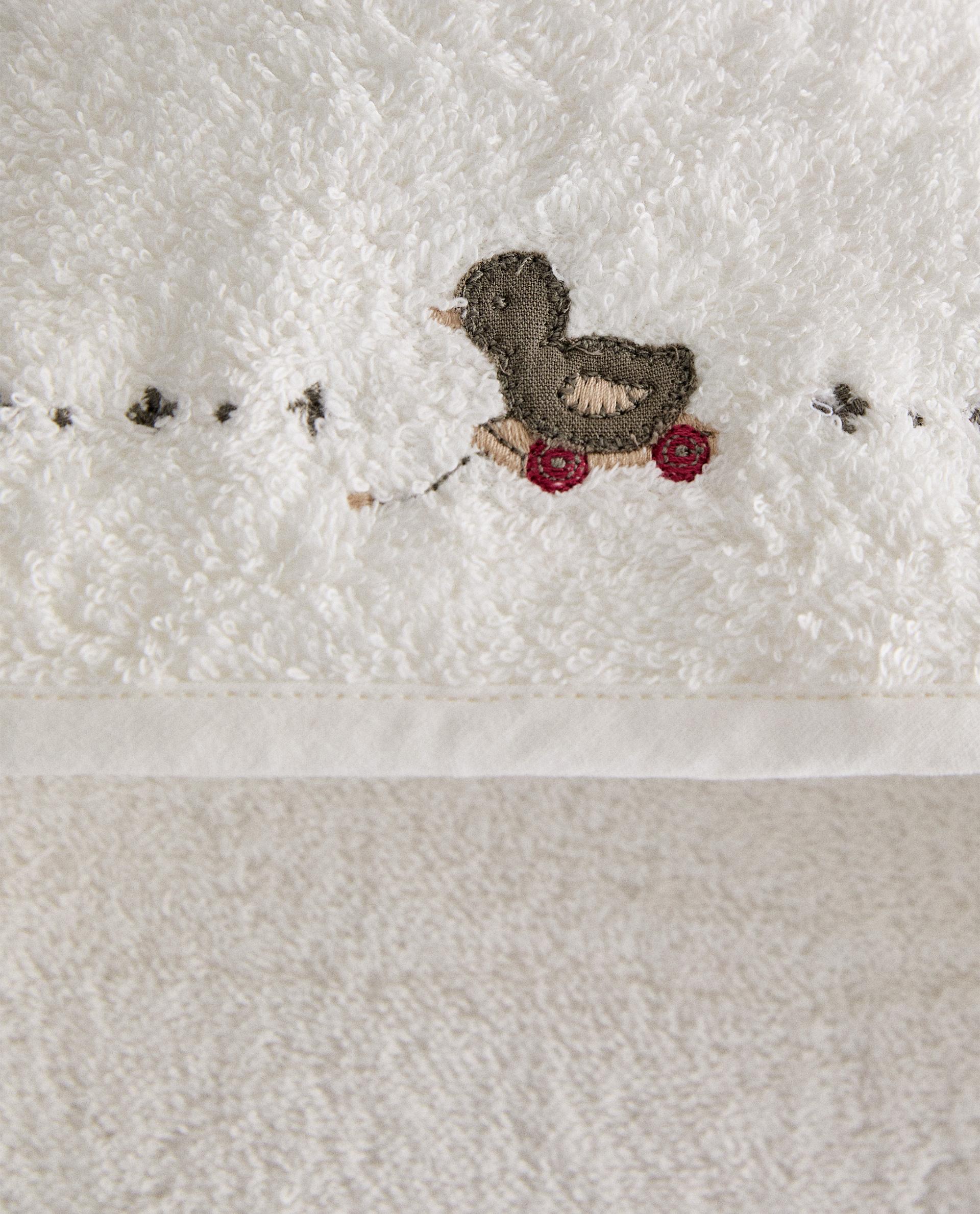 HOODED BABY TOWEL WITH DUCKLING APPLIQUÉS