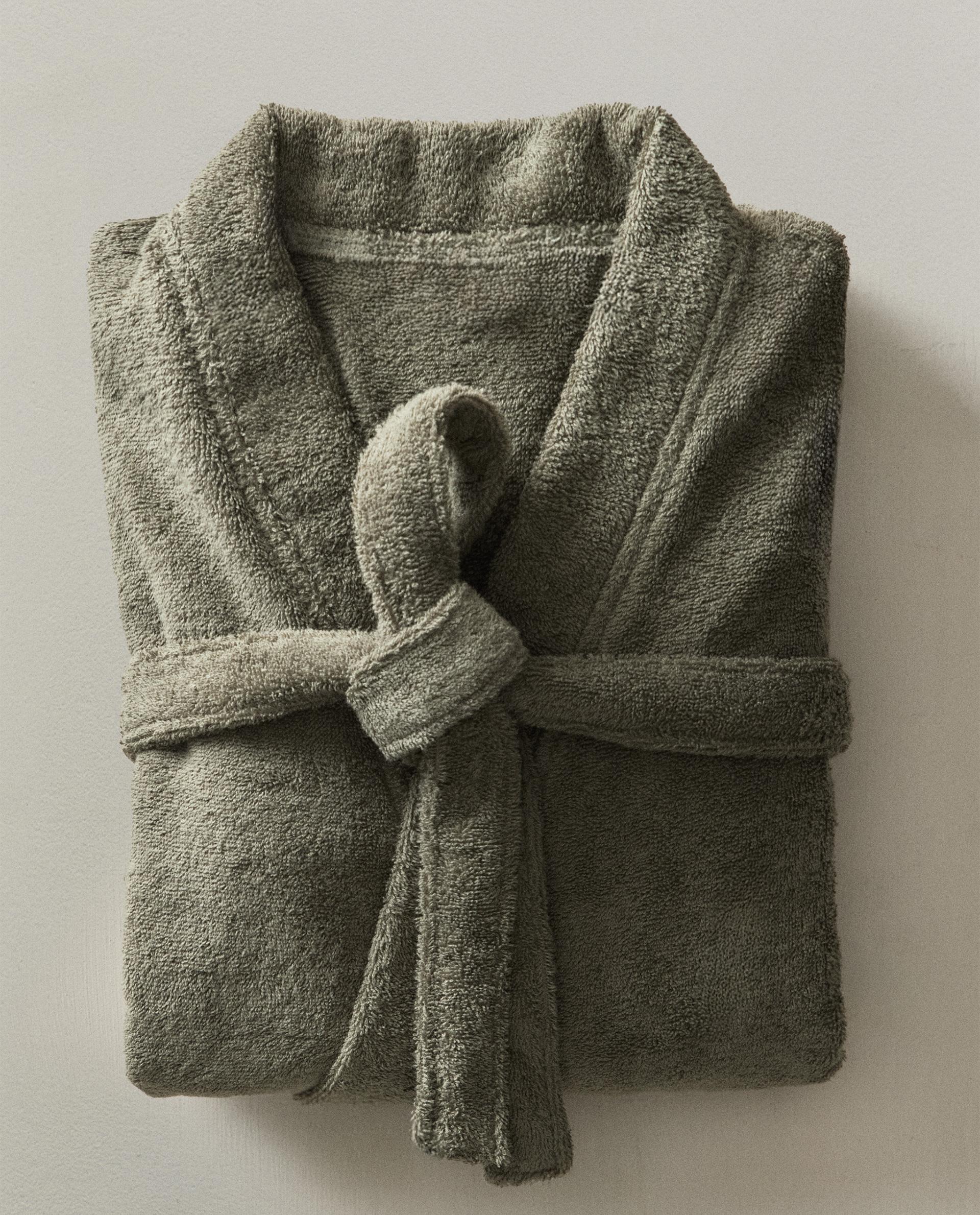 برنص قطن عالي الجودة (420 غxم²) برنص قطن عالي الجودة (420 غxم²)