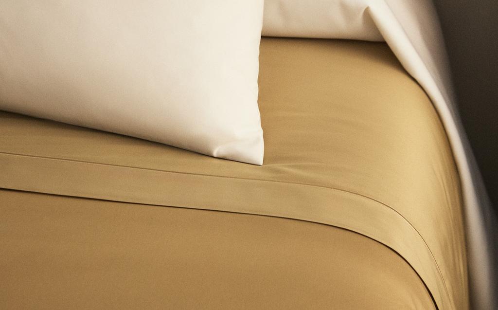 SATEEN FLAT SHEET WITH TRIM (300 THREAD COUNT)
