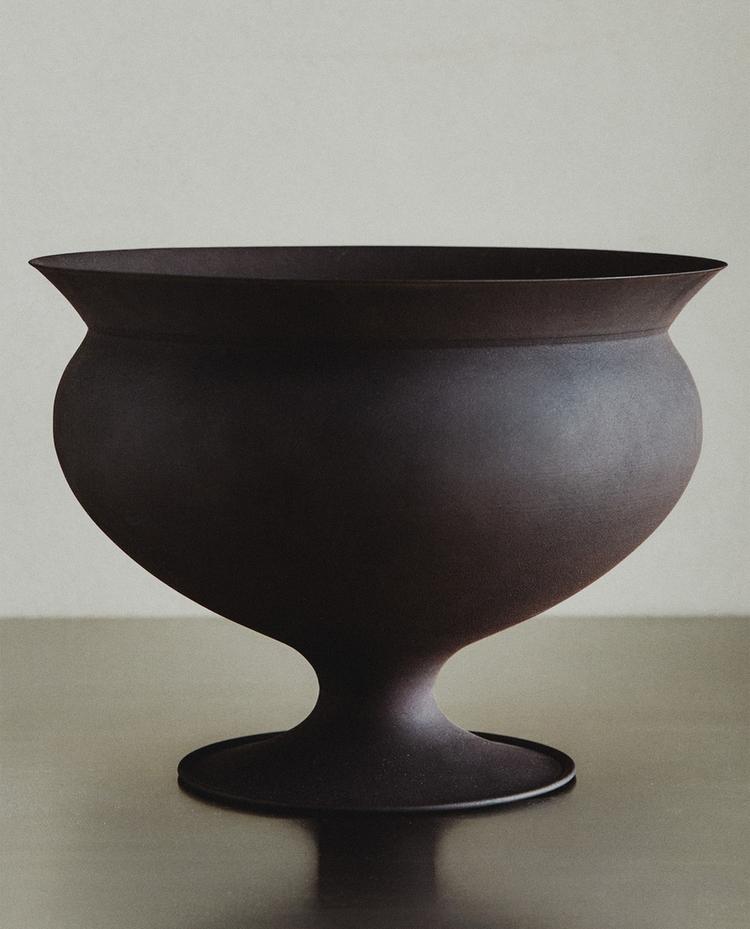 TALL METAL POT TALL METAL POT