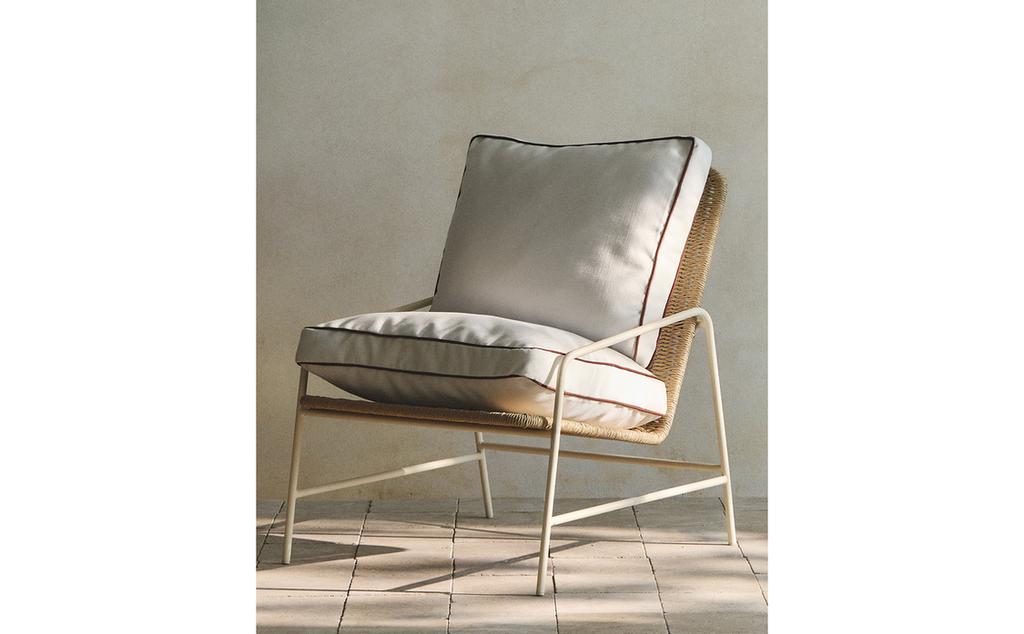 CHAISE EXTÉRIEURE ET COUSSINS CHAISE EXTÉRIEURE ET COUSSINS