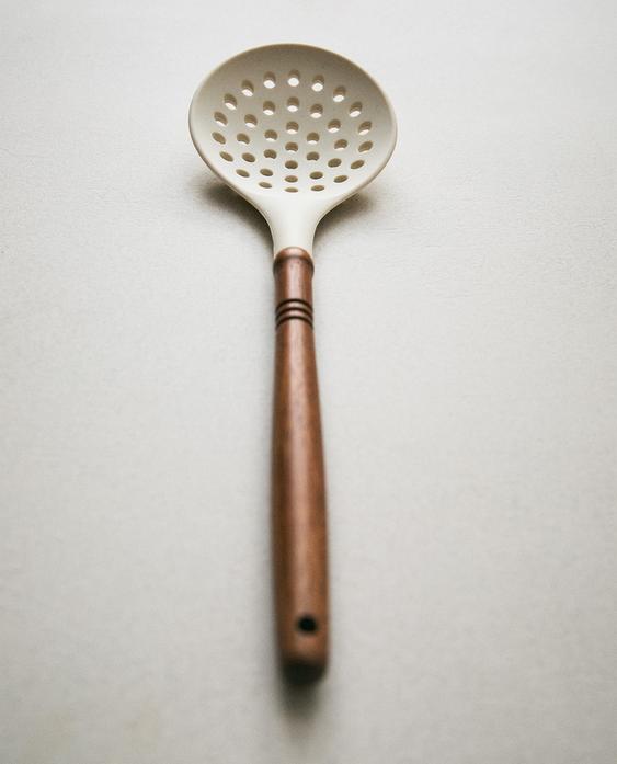 SILICONE AND WOODEN SLOTTED SPOON