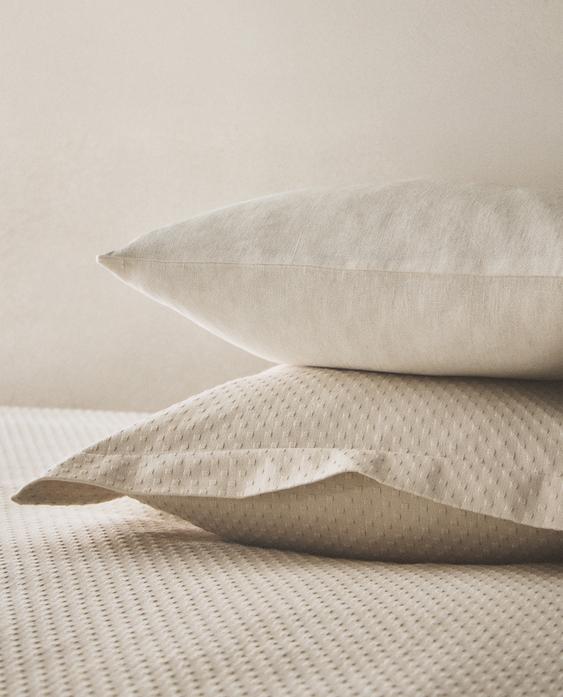 KËLLEF JASTËKU ME MOTIVE ME PIKA POLKA