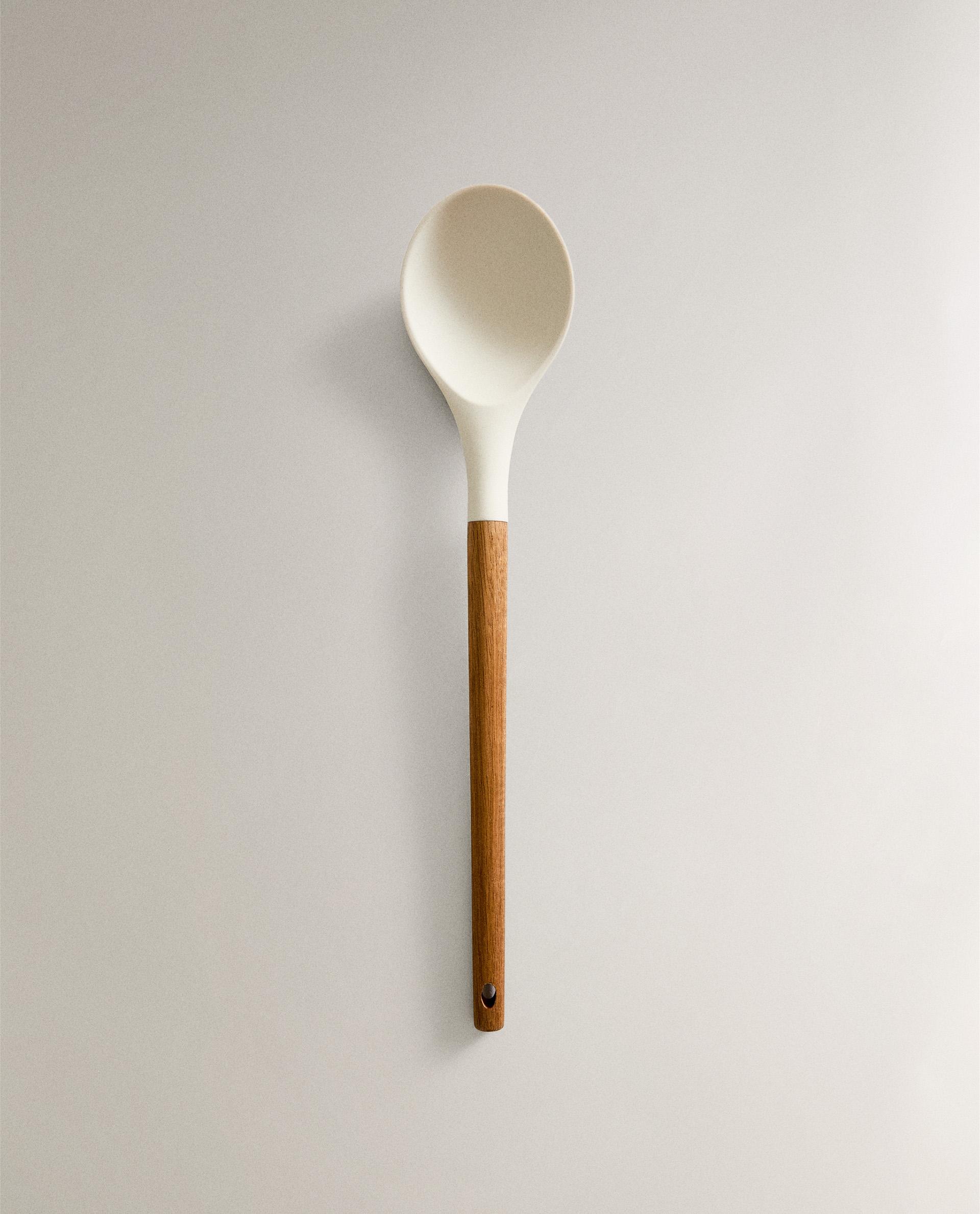 COCINA CUCHARA SILICONA Y MADERA