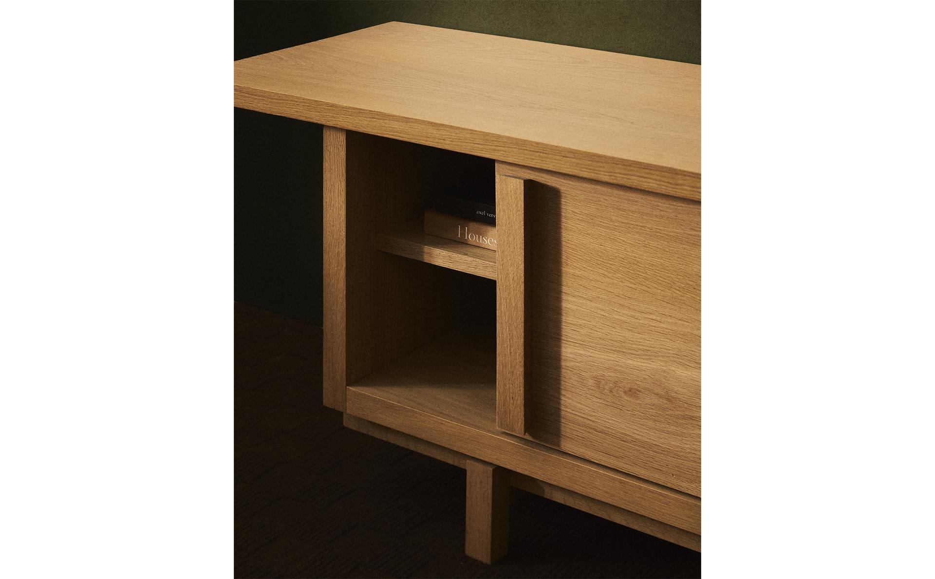 SIDEBOARD 01