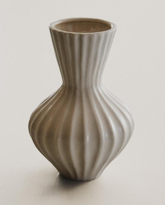 مزهرية خزف مخططة صغيرة مطلية بالمينا