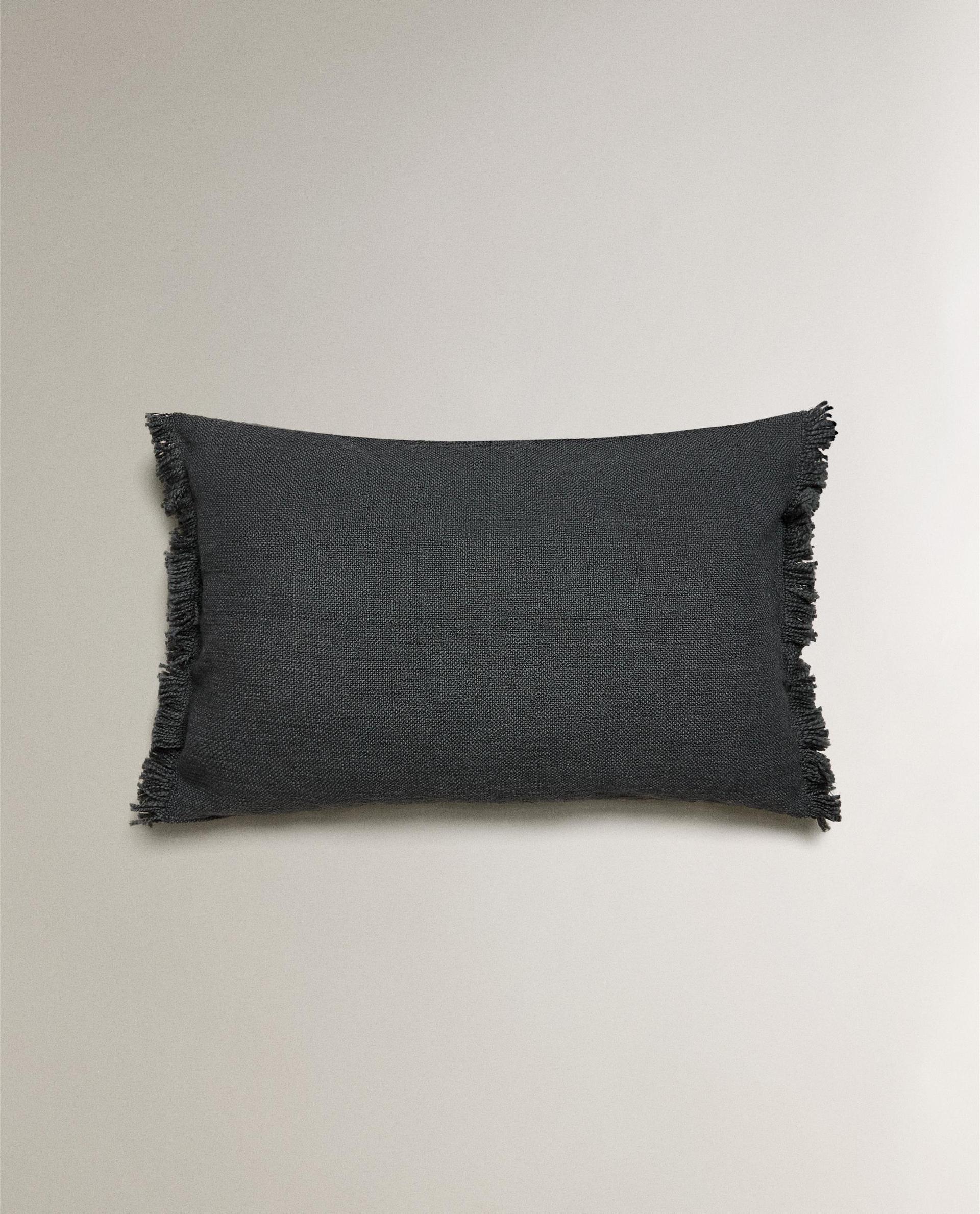 FRINGED CUSHION COVER FRINGED CUSHION COVER