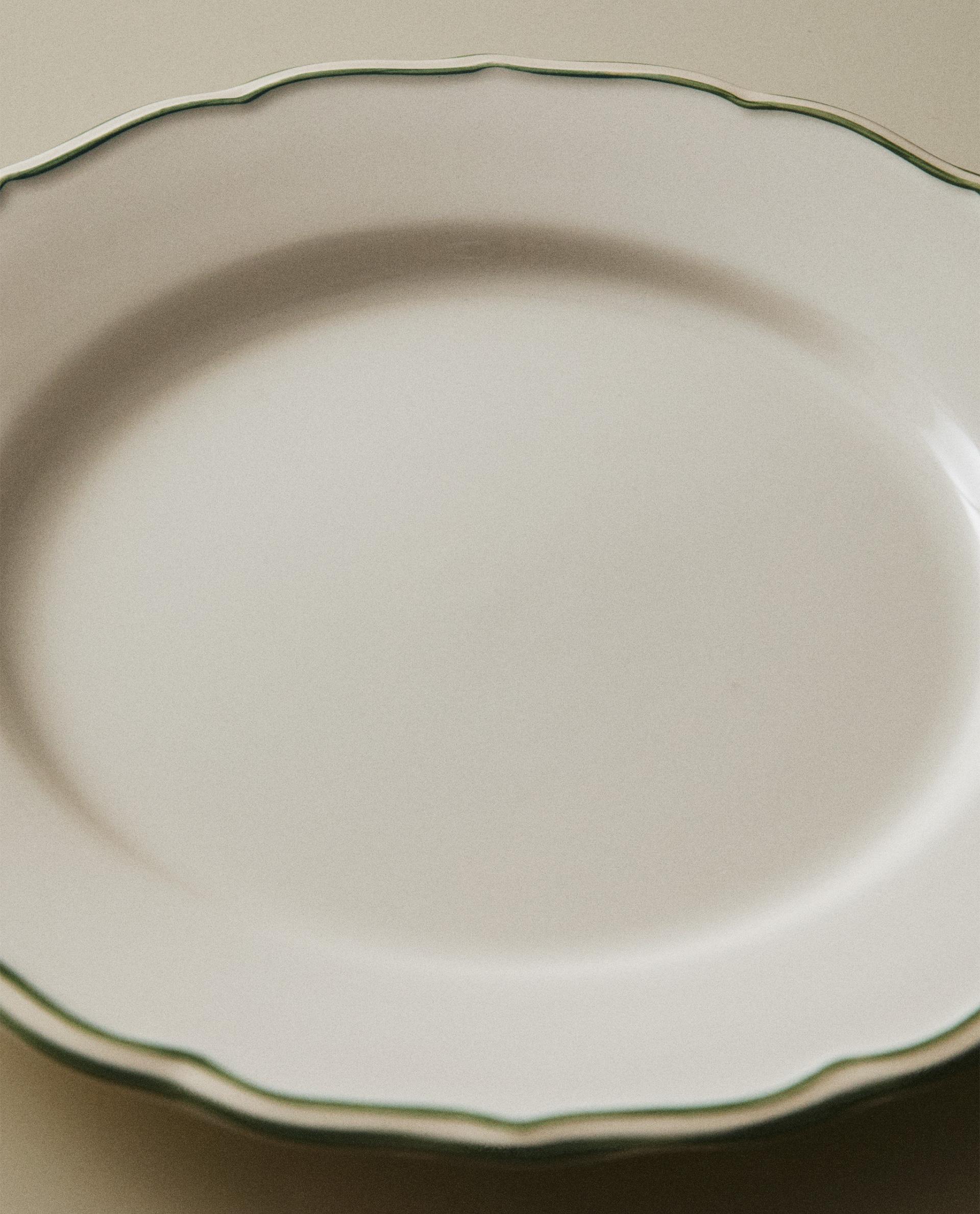 EARTHENWARE DINNER PLATE WITH CONTRASTING RIM