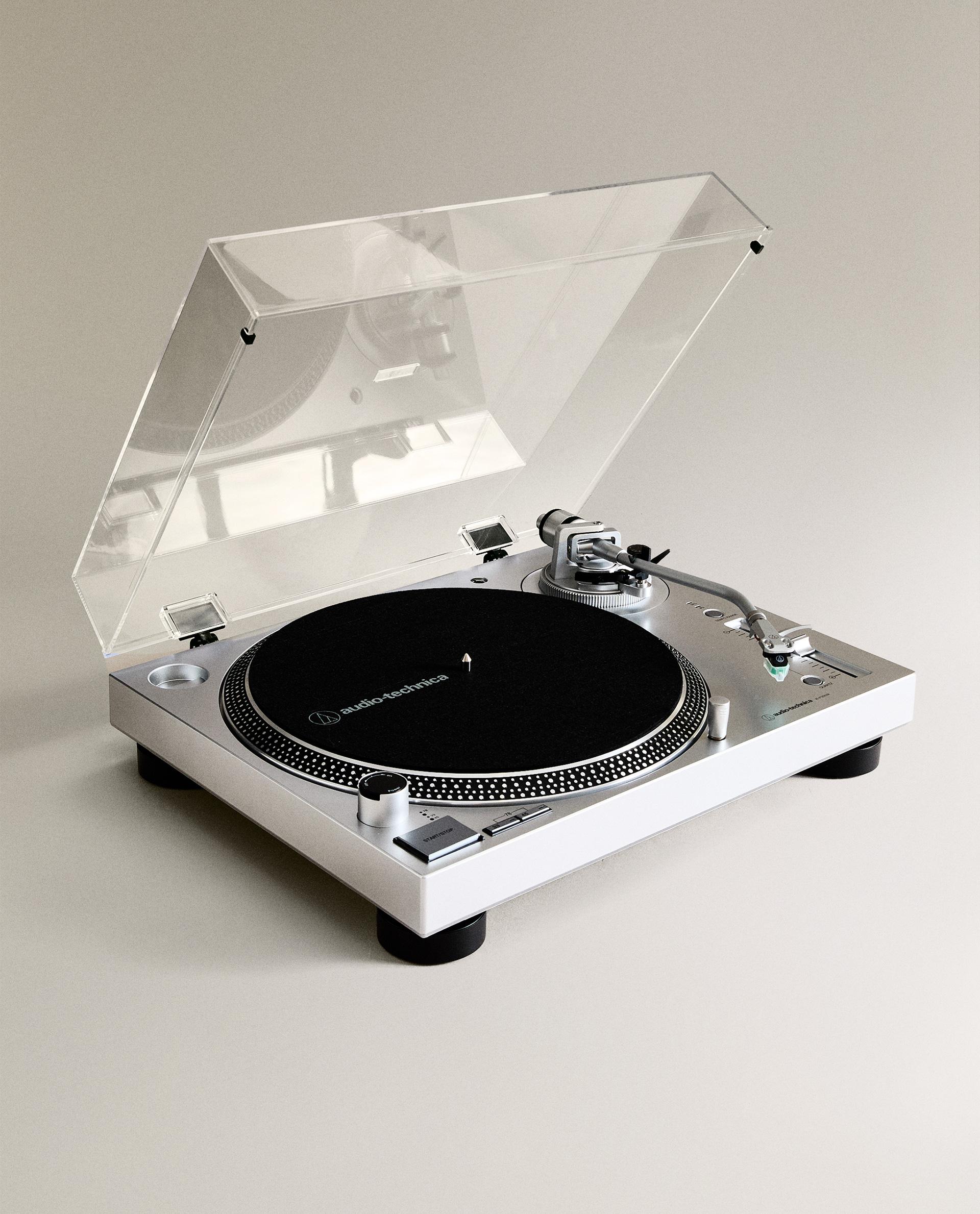 AUDIO TECHNICA TURNTABLE