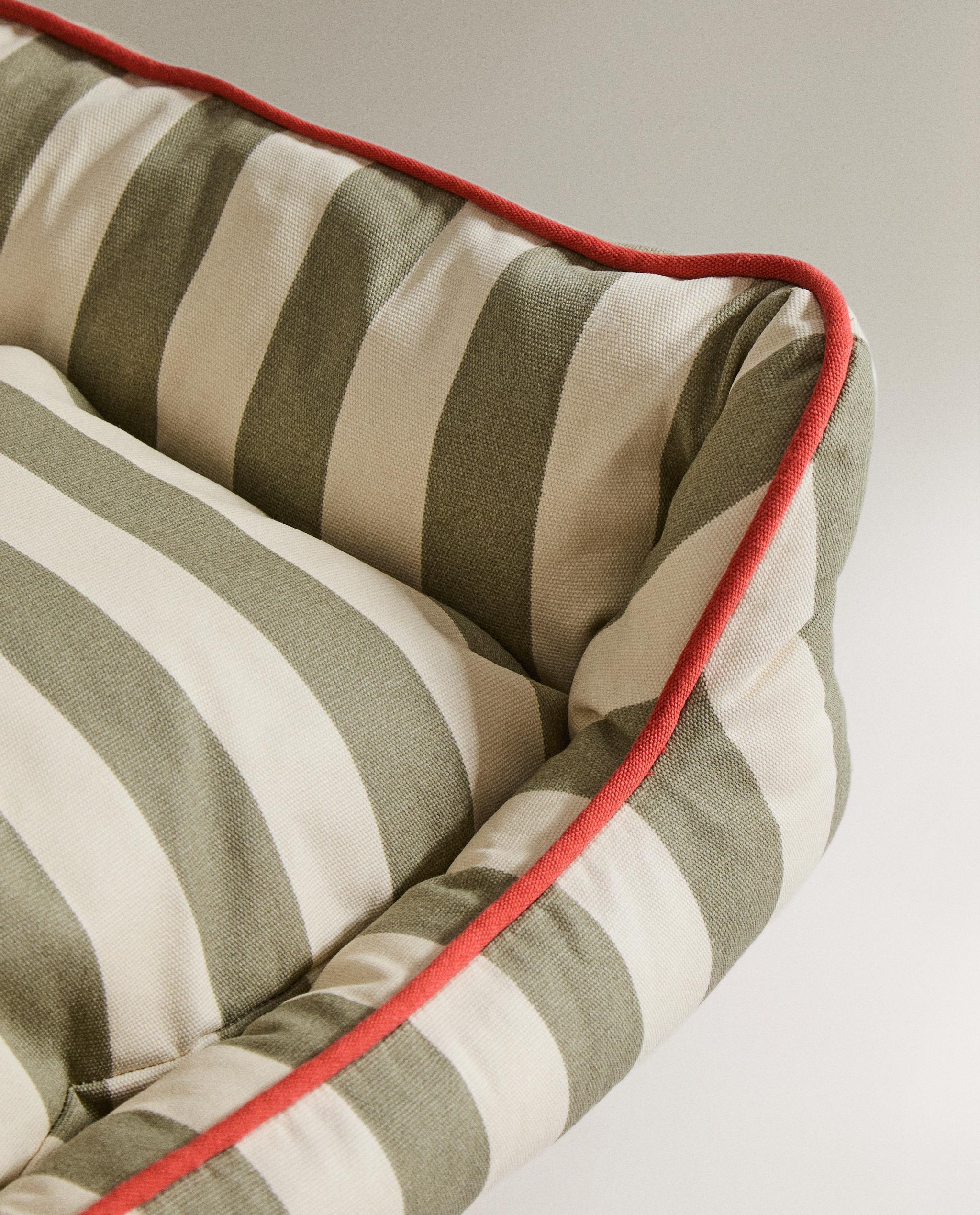 STRIPED PET BED WITH PIPING product thumbnail 3