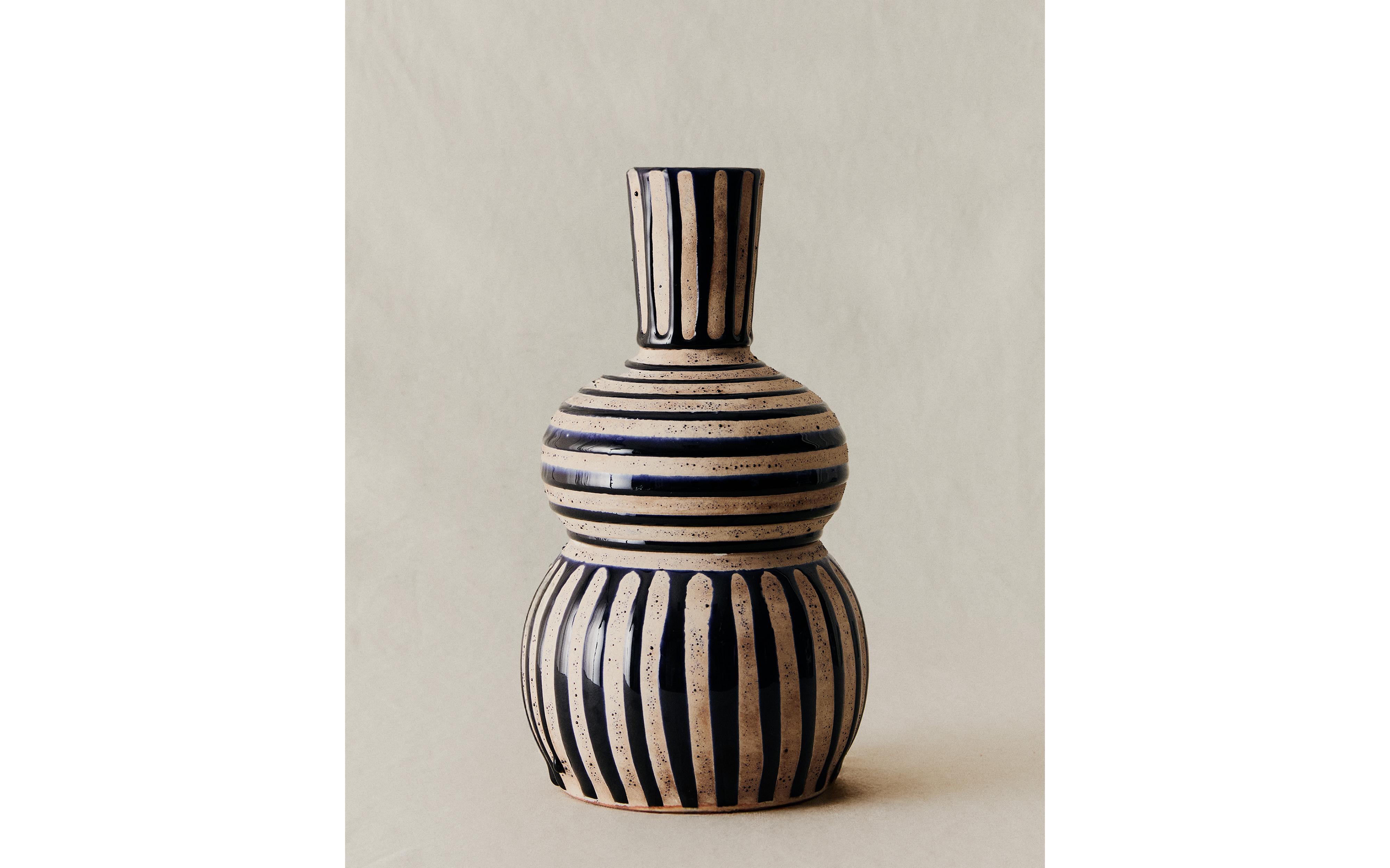 DECORATIVE HULU-SHAPED CERAMIC VASE product thumbnail 9