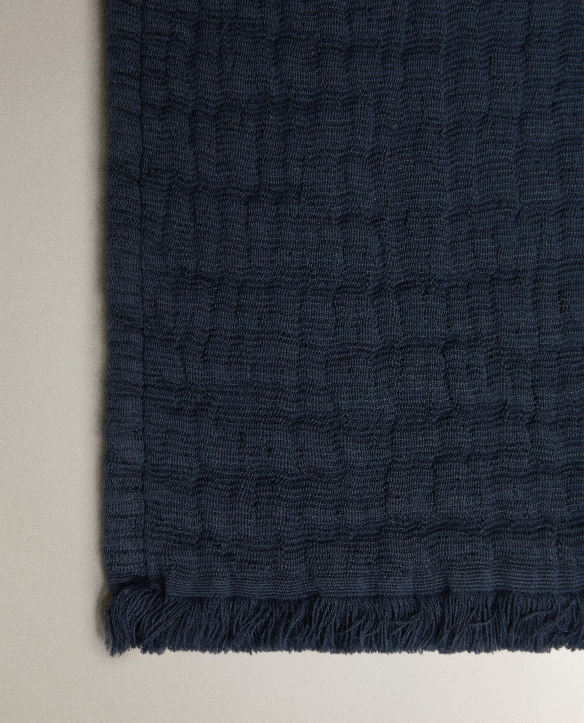 TEXTURED JACQUARD THROW product thumbnail 11