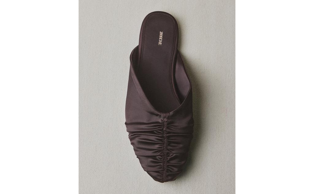 МЮЛИ ИЗ САТИНА СО СКЛАДКАМИ