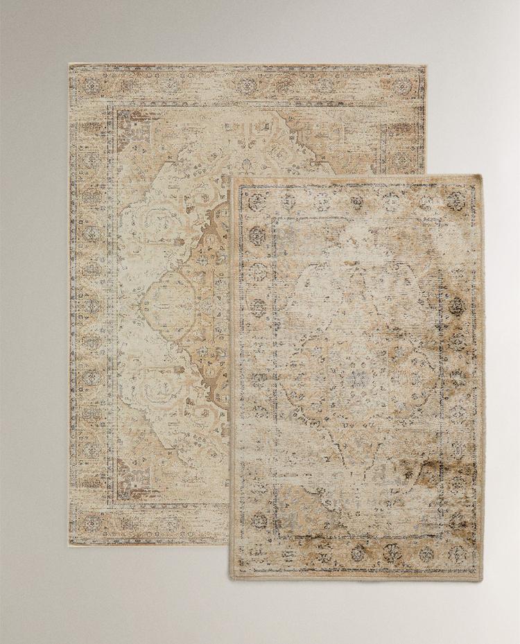VINTAGE-EFFECT RUG