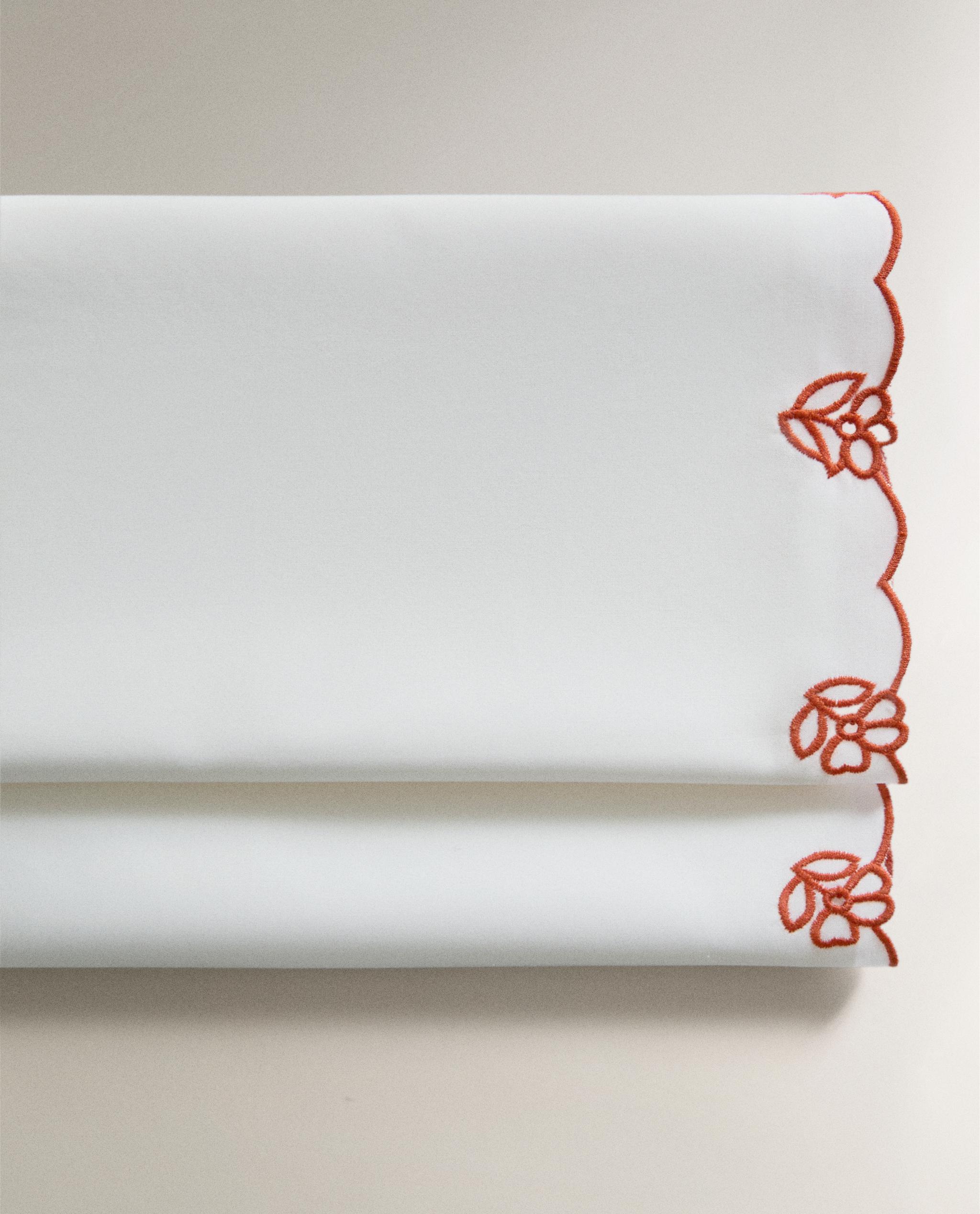 COT PILLOWCASE AND FLAT SHEET SET WITH EMBROIDERED FLOWERS product thumbnail 7