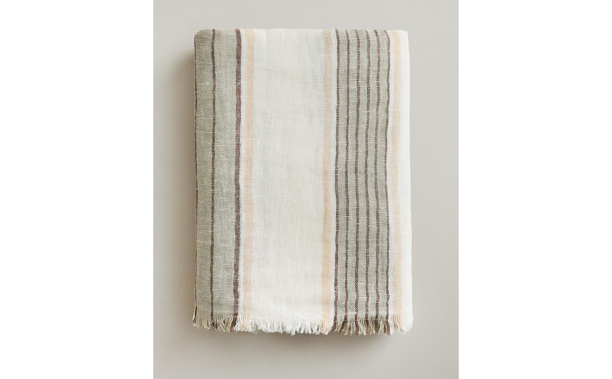 ソファーやリビングルーム用のスロー | Zara Home 日本/Japan