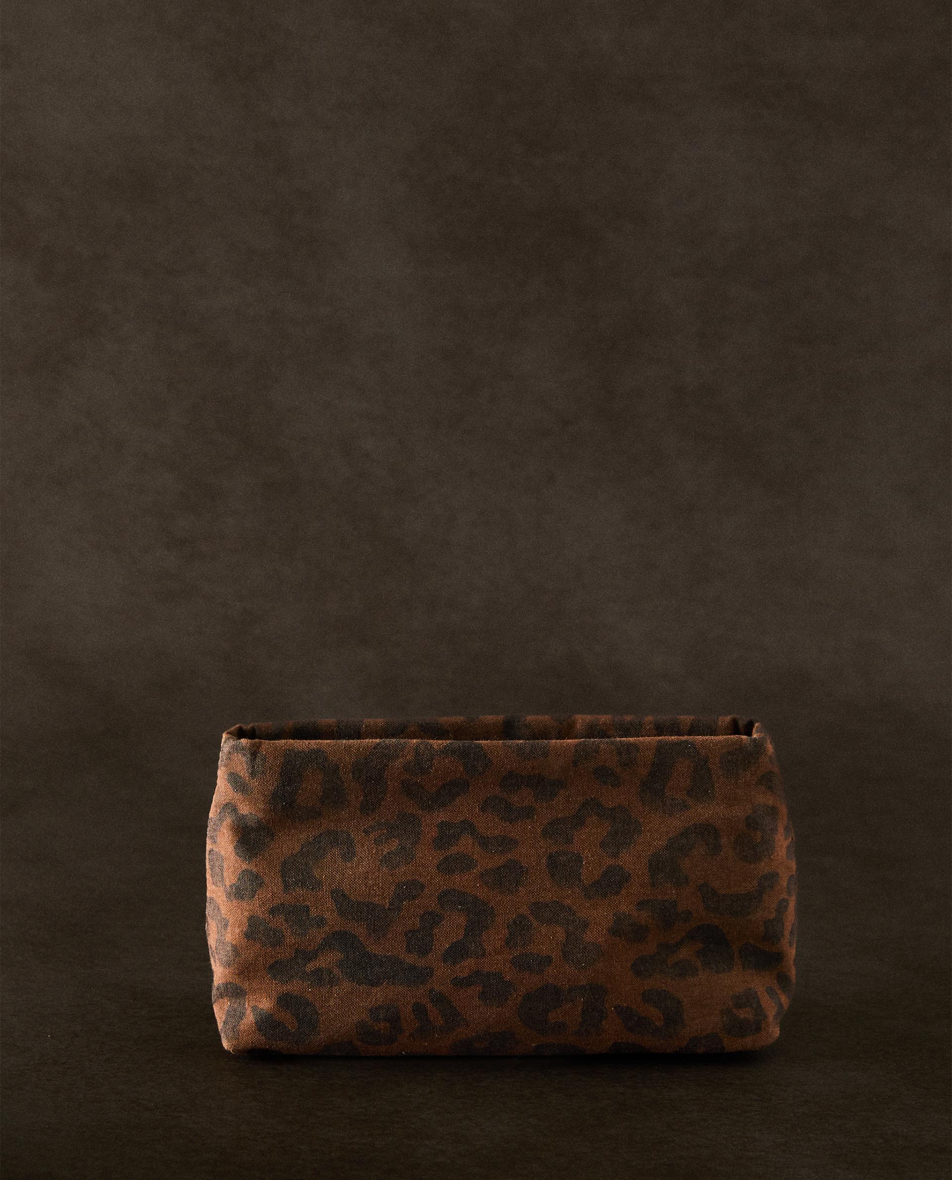 SMALL ANIMAL PRINT TOILETRY BAG