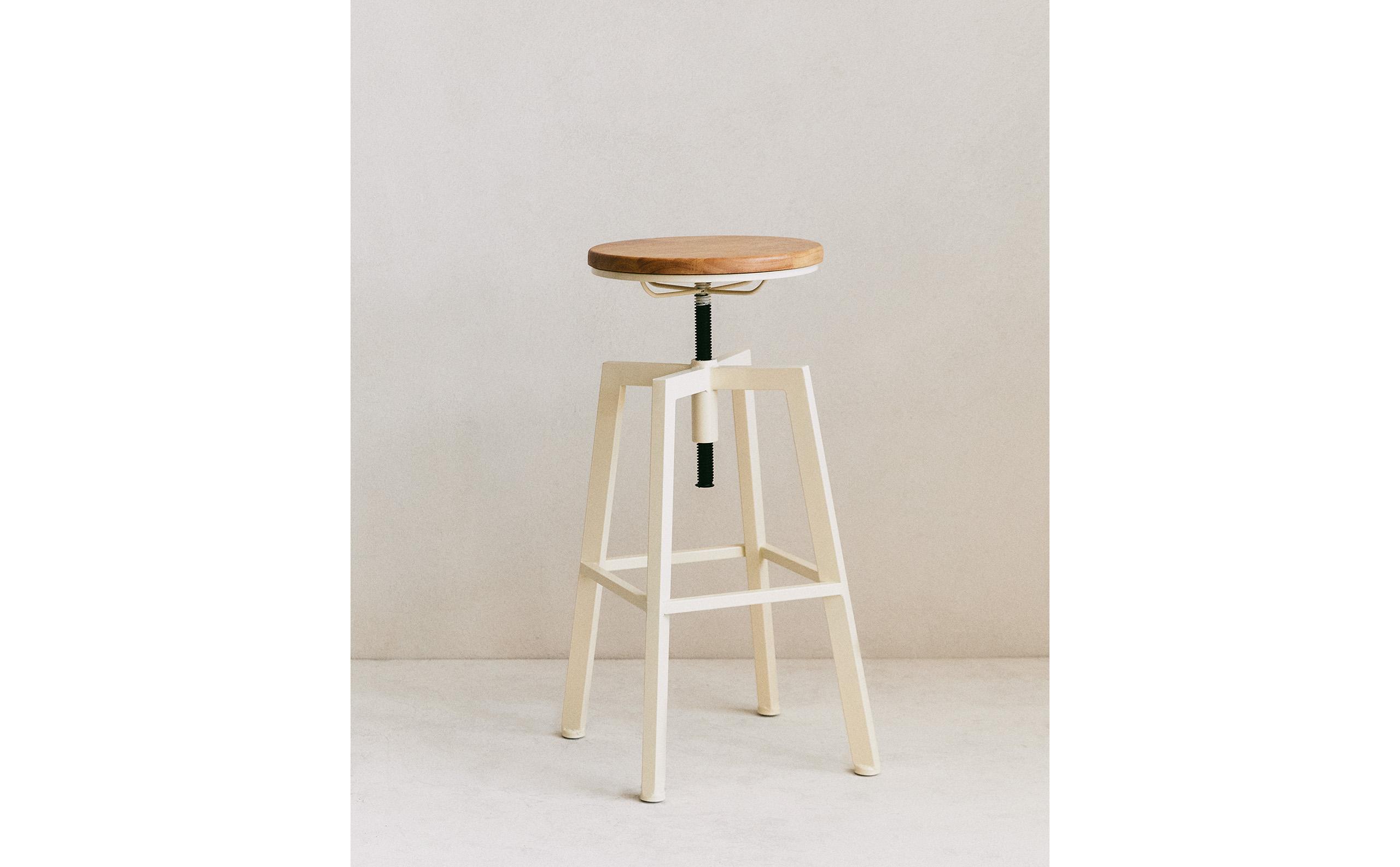 回転式ウッド＆メタル バー スツール | Zara Home 日本/Japan