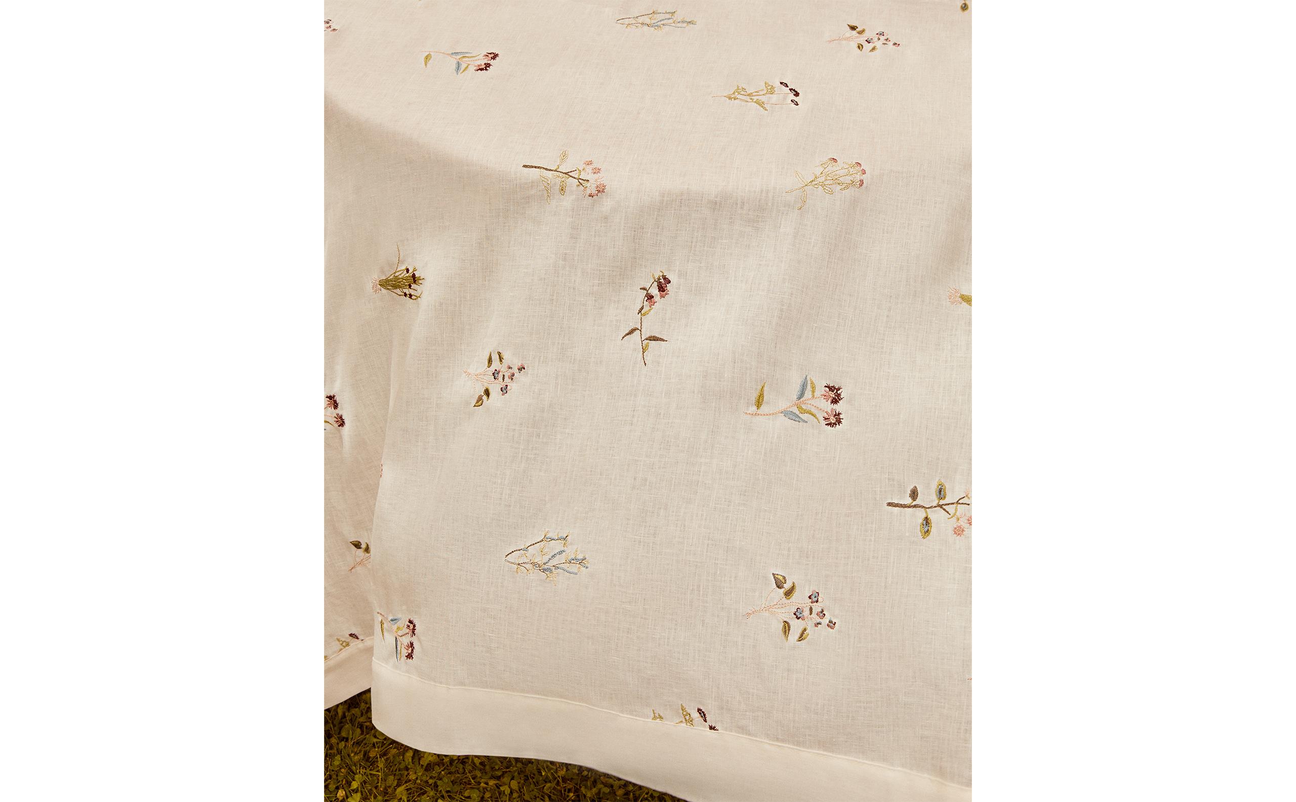 EMBROIDERED LINEN BLEND TABLECLOTH