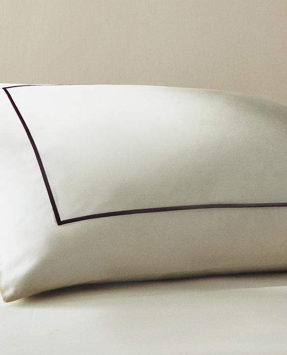 غلاف مخدة ساتان بشريط حافة