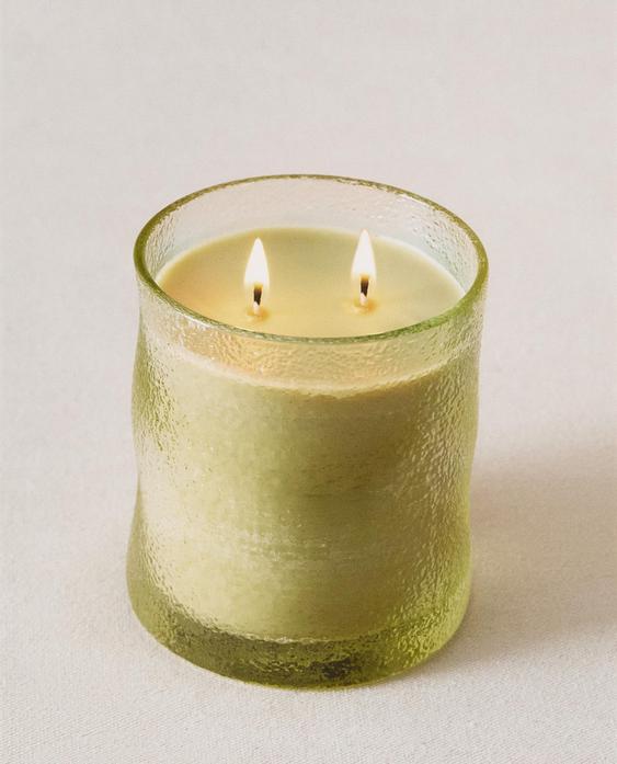 (310 G) VETIVER MELON SCENTED CANDLE