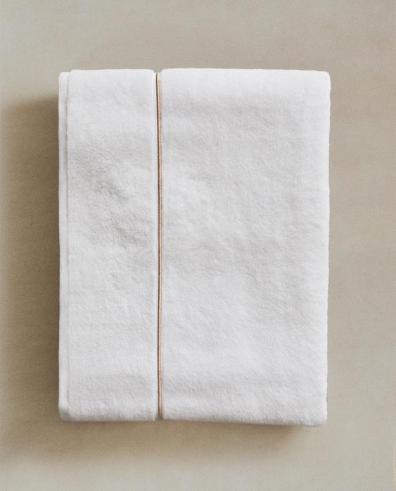 منشفة حمام بحافة مطرزة منشفة حمام بحافة مطرزة