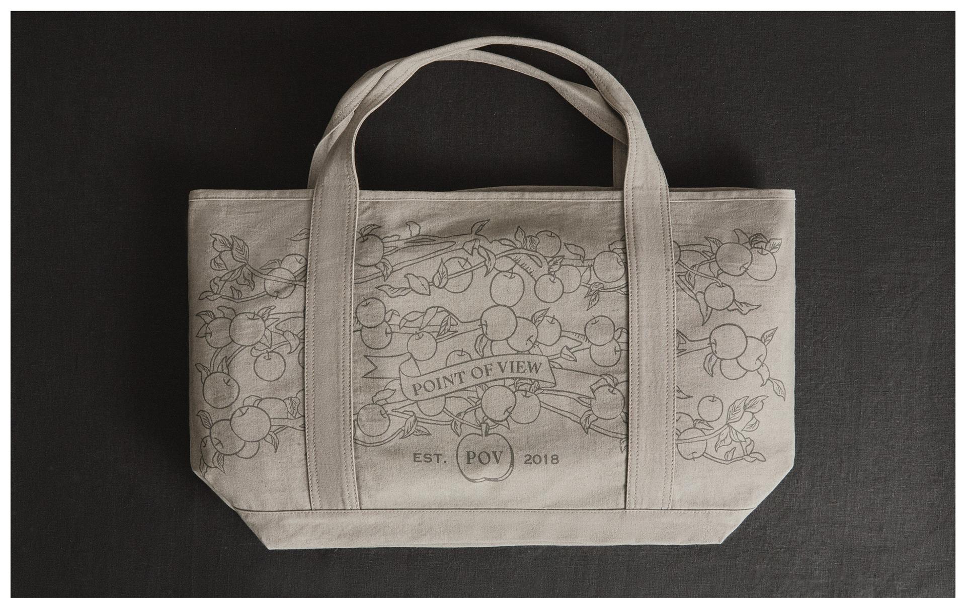 "POINT OF VIEW" 디자인 코튼 토트백