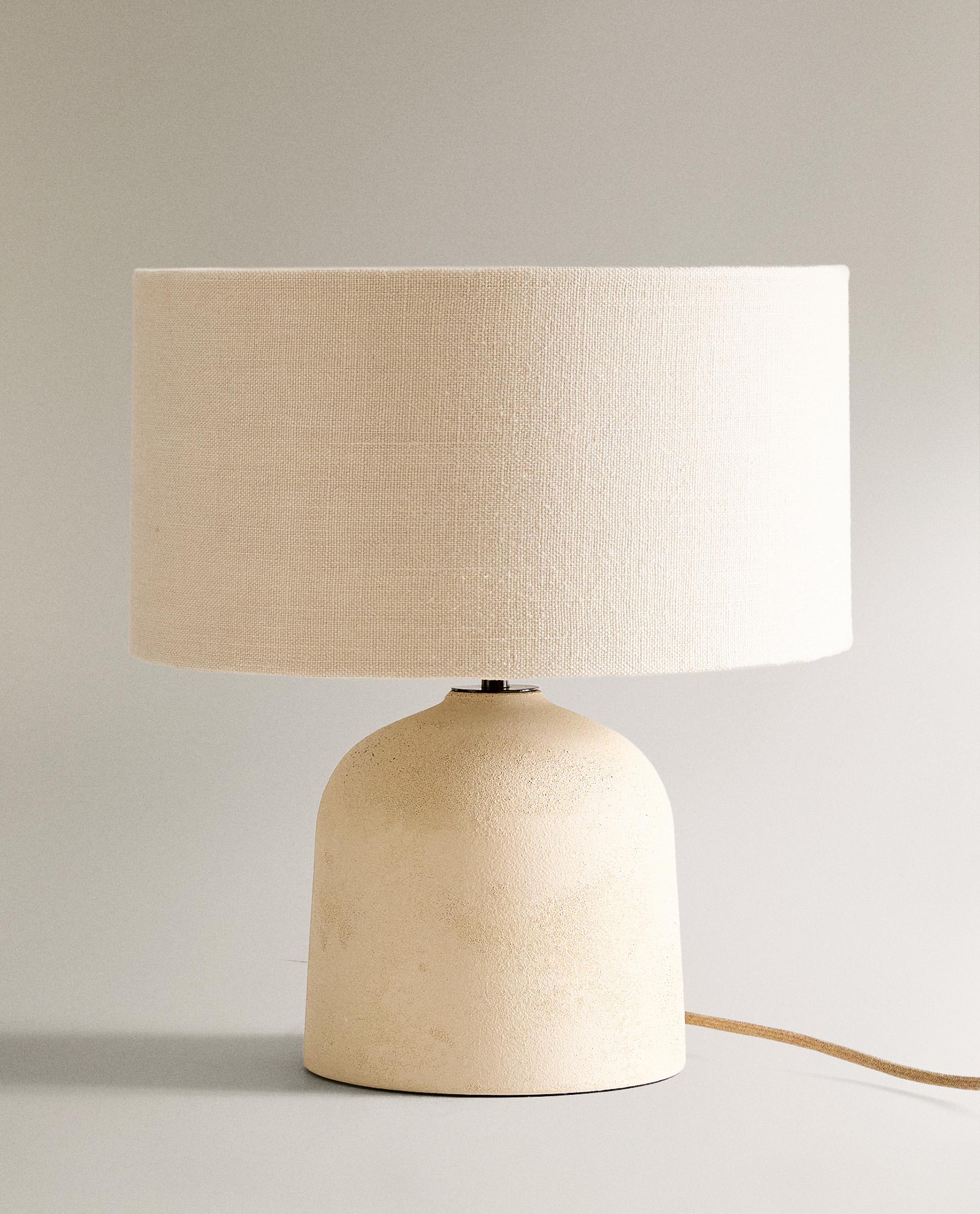 TABLE LAMP WITH CERAMIC BASE