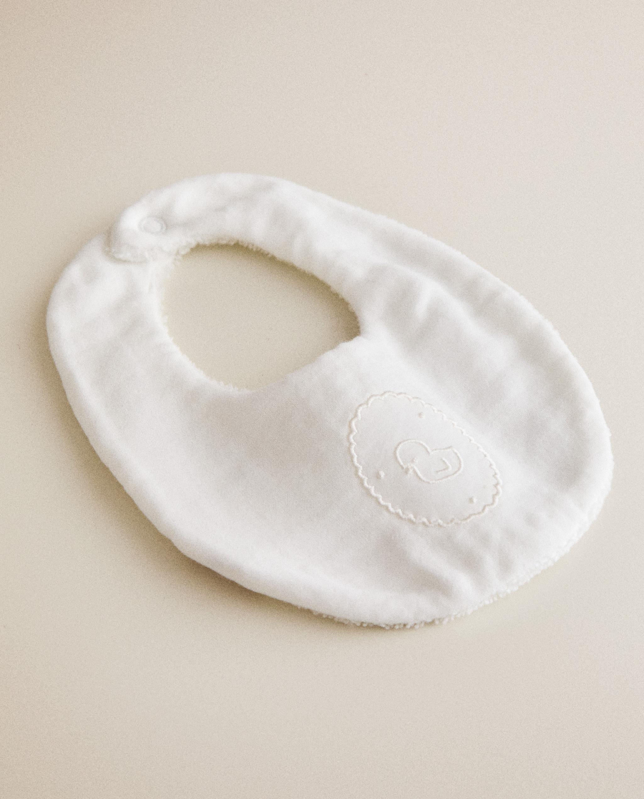BABY BIB WITH EMBROIDERED CHICK product thumbnail 7