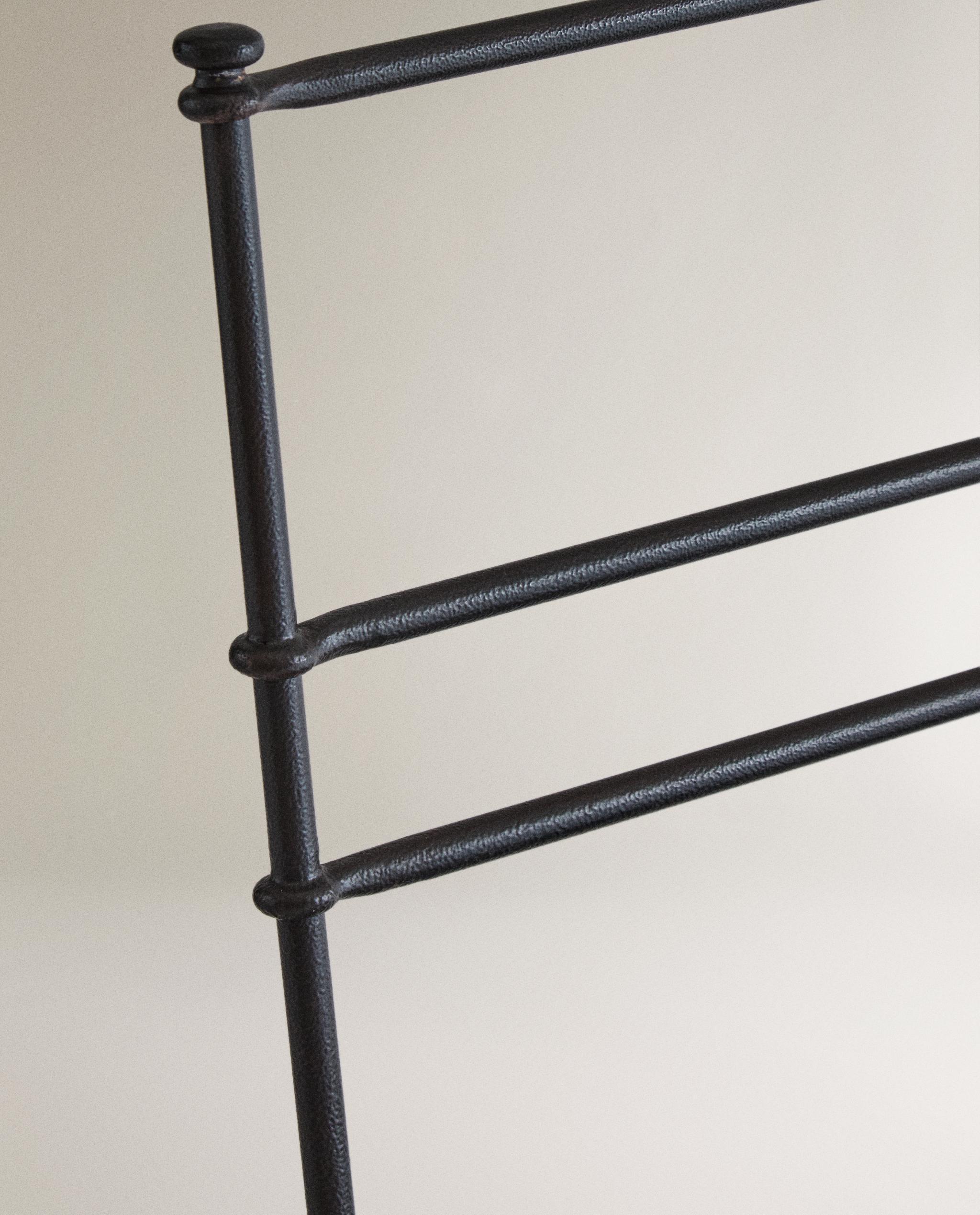 FORGED METAL CHAIR WITH CUSHIONS product thumbnail 4