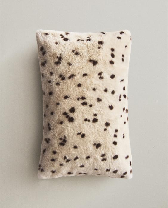 غلاف وسادة بطبعة حيوانية