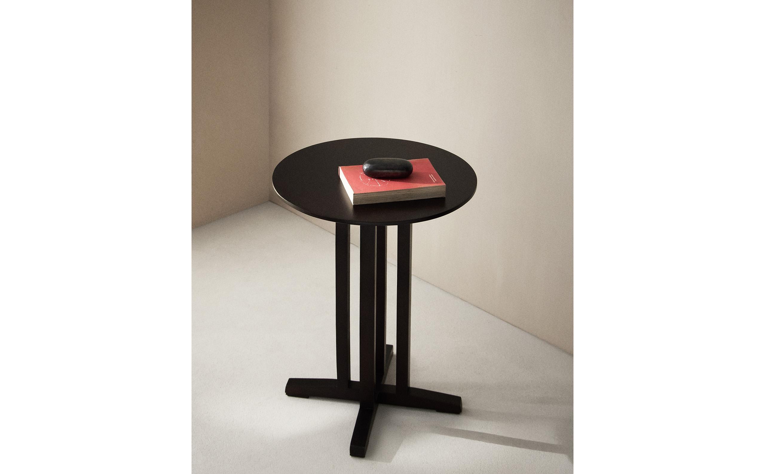 ROUND SIDE TABLE