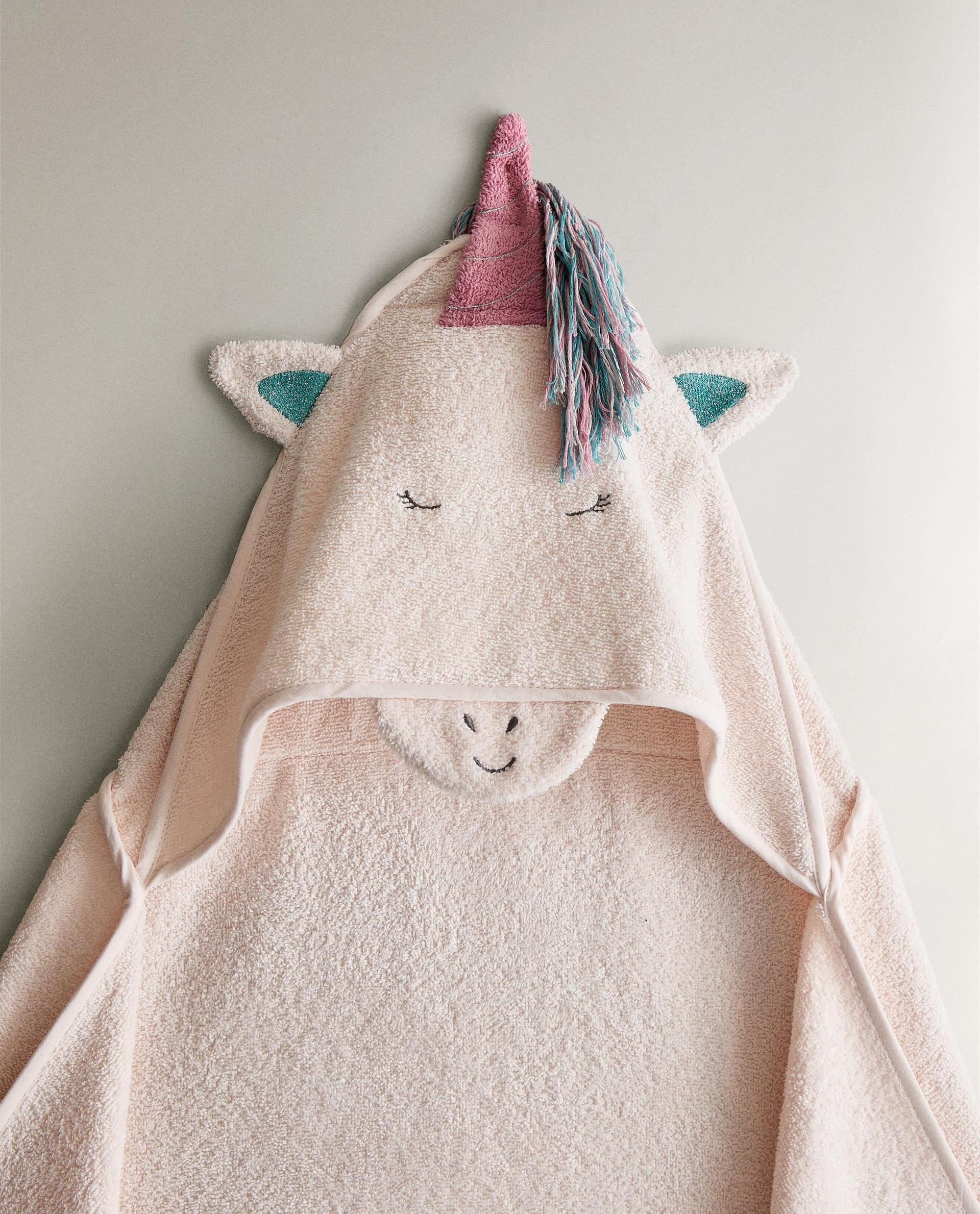 HOODED UNICORN BATH TOWEL HOODED UNICORN BATH TOWEL