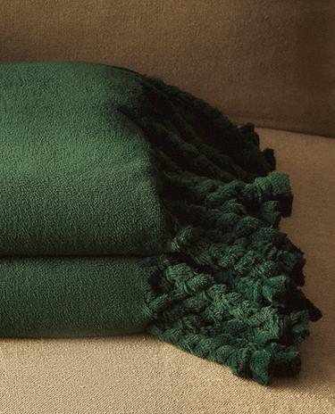 FLEECE BLANKET WITH FRINGING