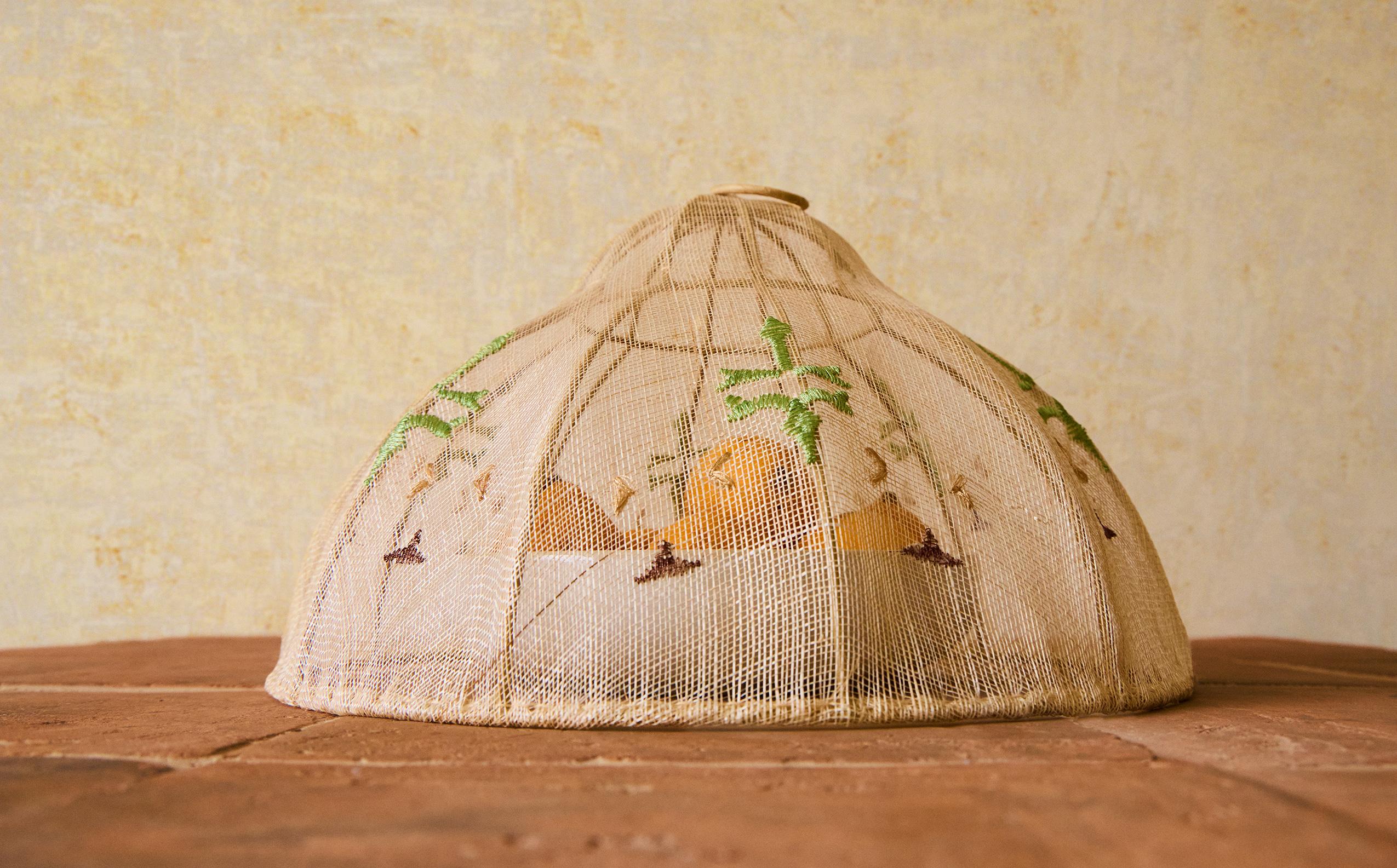 EMBROIDERED SISAL MESH DOME